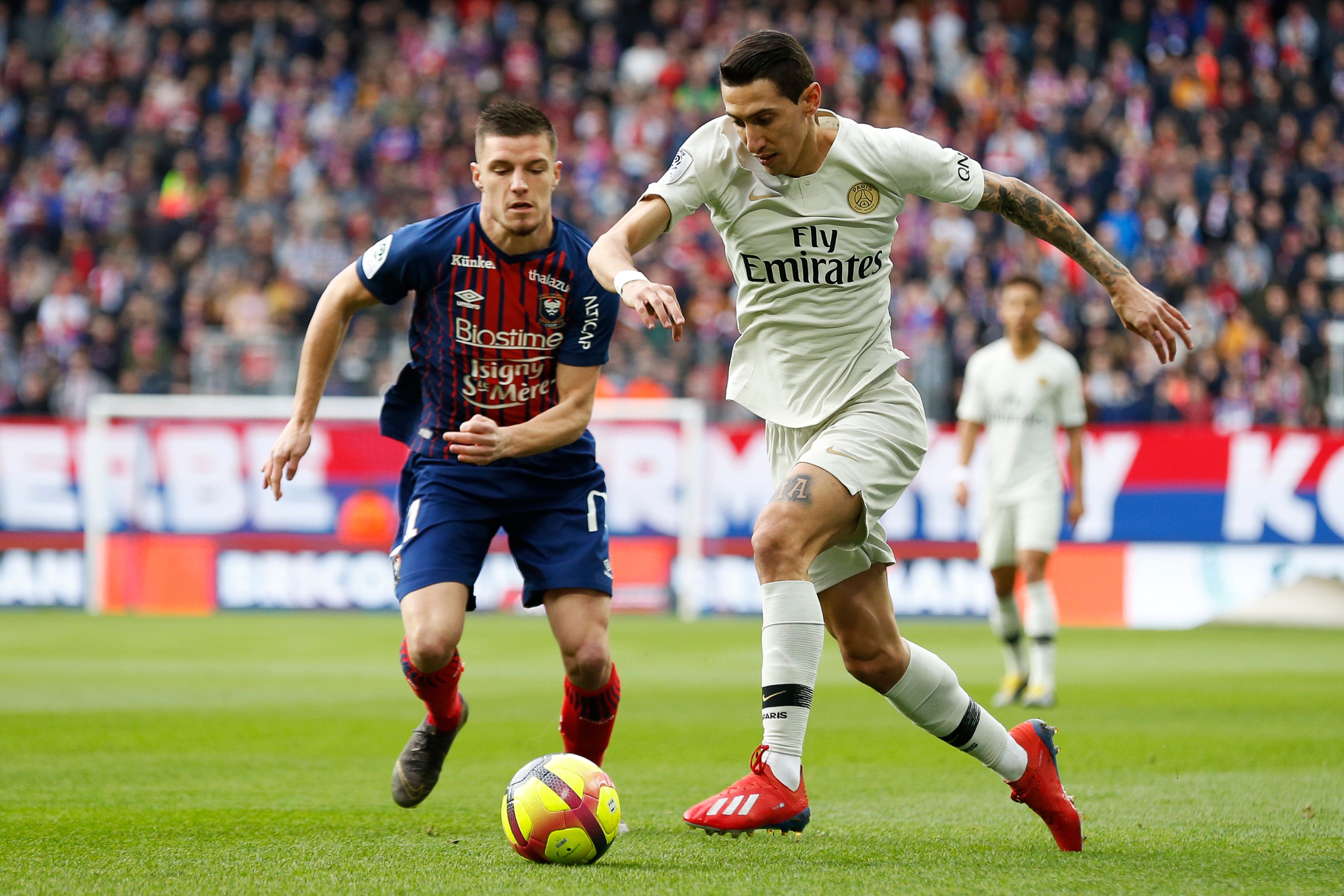 枪手定位球成固定杀招：乔弗尔备受赞誉（阿森纳定位球化身致命利器，乔弗尔广受称赞）