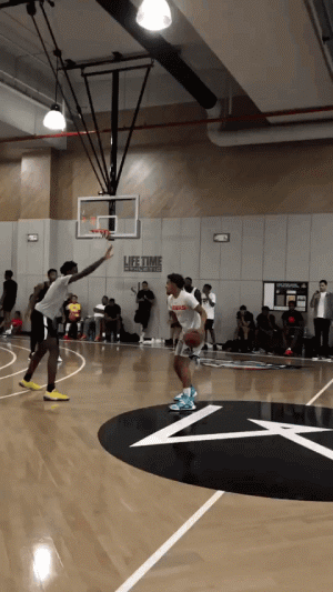 一场2-0让西甲争冠格局大乱，大黑马豪取6连胜，只落后皇马1分（2-0爆冷搅乱西甲夺冠版图，黑马六连胜距皇马仅差1分）