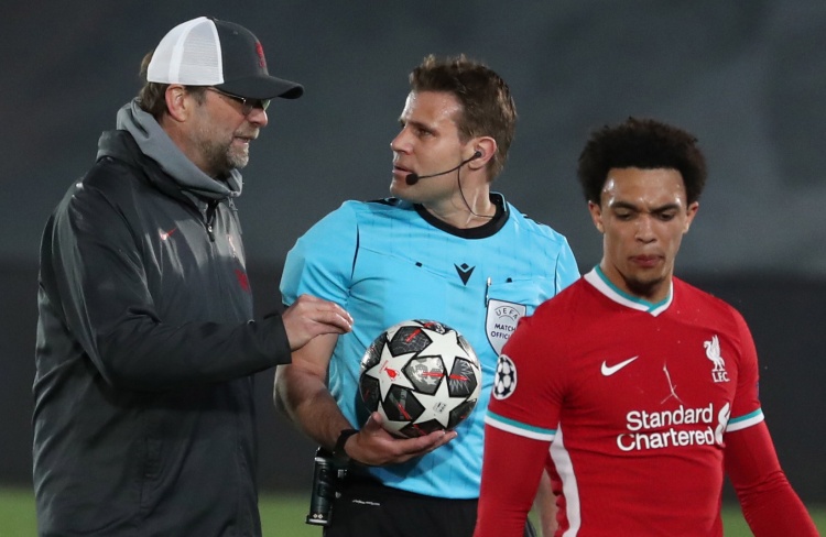 国王vs火箭前瞻：两队皆为背靠背，火箭状态回暖剑指2连胜（国王vs火箭前瞻：双方背靠背出战，火箭回暖力争两连胜）