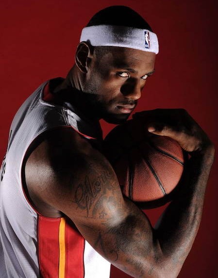 塔图姆：詹姆斯退役时的轰动会和乔丹一样，联盟需多人挑大梁（塔图姆：詹姆斯退役影响力堪比乔丹，联盟需群星扛旗）