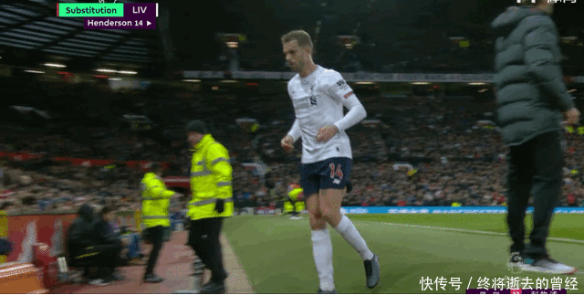 TA：因现代足球重视边路与攻防转换，菱形中场阵型已几乎绝迹（TA：现代足球强调边路与攻防转换，菱形中场已几乎消失）