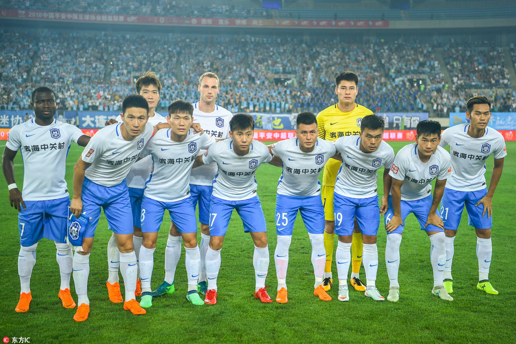 足球世界杯倒计时100天，全球球迷热情高涨（世界杯进入100天倒计时，全球球迷热度飙升）