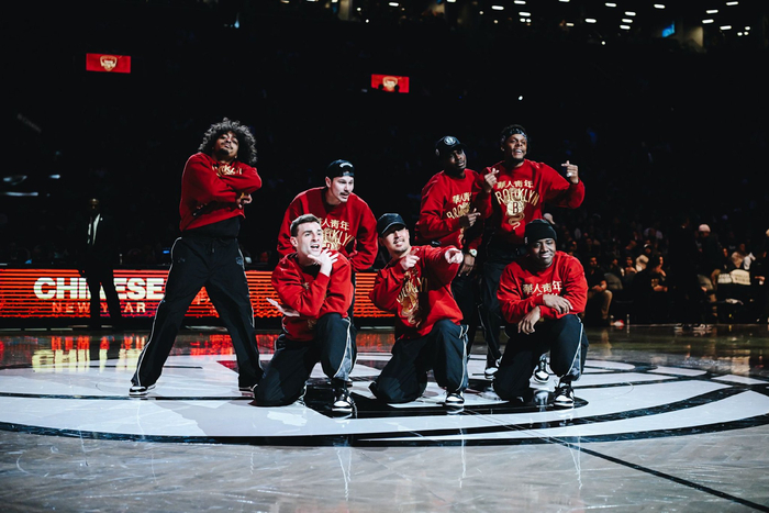 东詹缺阵里夫斯36分难救主，布朗复出30+8+8，凯尔特人大胜湖人（詹姆斯缺阵，里夫斯轰36分仍无力回天；布朗复出砍30+8+8，凯尔特人轻取湖人）