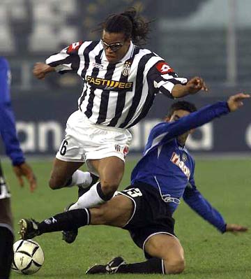 TA：齐尔克泽正处于职业生涯十字路口，未来三月对他至关重要（TA：齐尔克泽迎来职业抉择期，未来三个月至关重要）