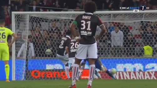 邮报：至少12家俱乐部想租梅努，但球员仍优先考虑那不勒斯（邮报：超12家球队欲租借梅努，他仍将那不勒斯列为首选）