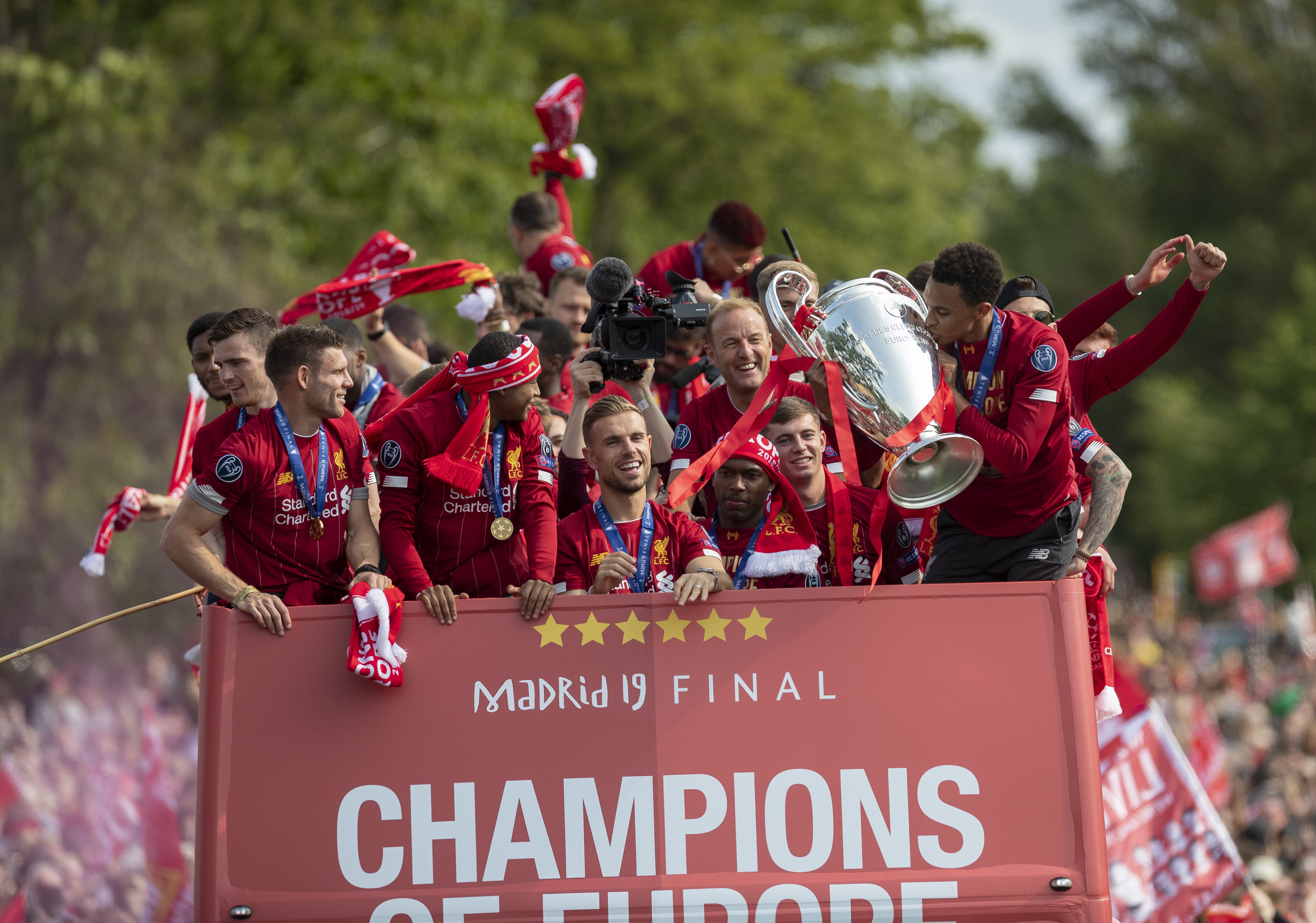 适应半局后全程压制！孙颖莎横扫米特兰姆！国乒5-1领先德国！（短暂磨合后全面掌控，孙颖莎横扫米特兰姆，国乒5比1领先德国）