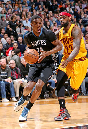 篮球CBA球队启用新训练馆，设备全面升级（CBA球队新训练馆正式启用，设施设备全面升级）