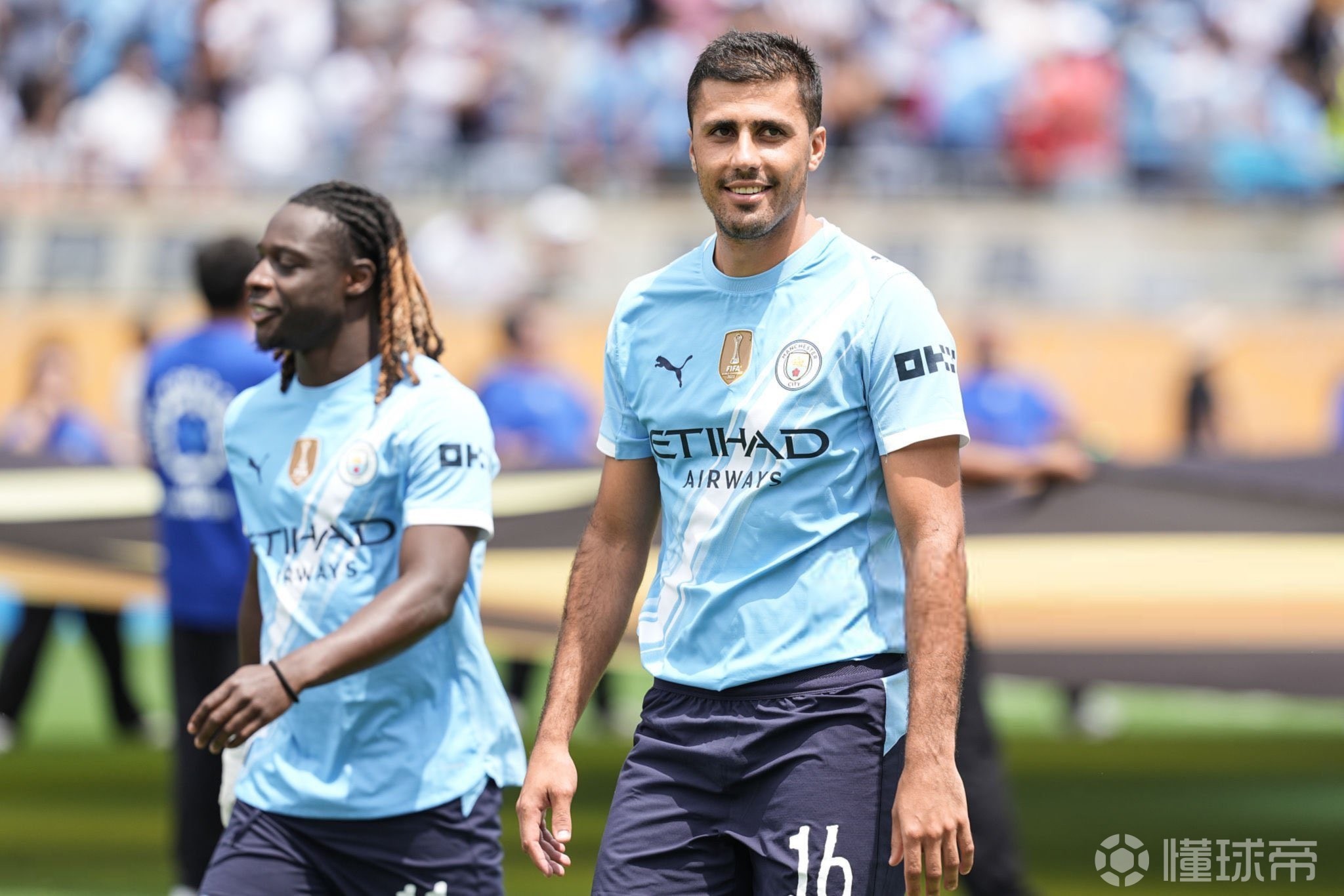 篮球巨星的失误之夜：约基奇表现失常（约基奇失误频发之夜：巨星状态低迷）