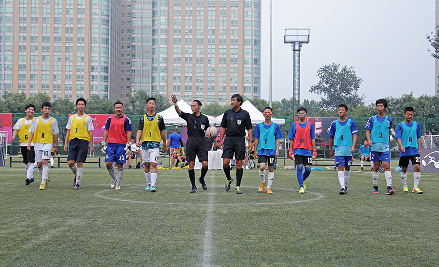 欧联杯八强抽签产生，多场恶战值得期待（欧联杯八强签位出炉，多场强强对话看点十足）