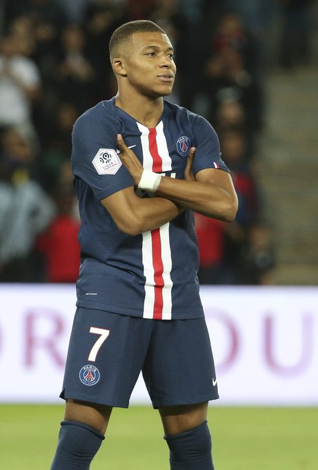 法甲新人王表现引关注（法甲最佳新秀表现抢眼）