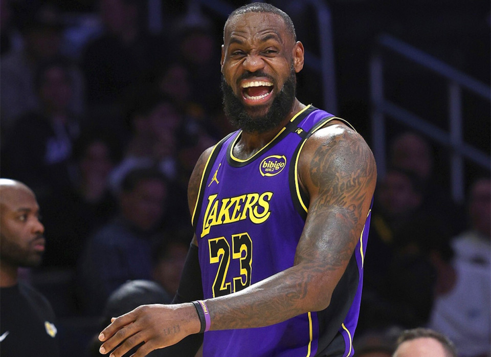 邦奇·威尔斯：篮球场上的传奇人物（邦奇·威尔斯：篮球界的传奇）