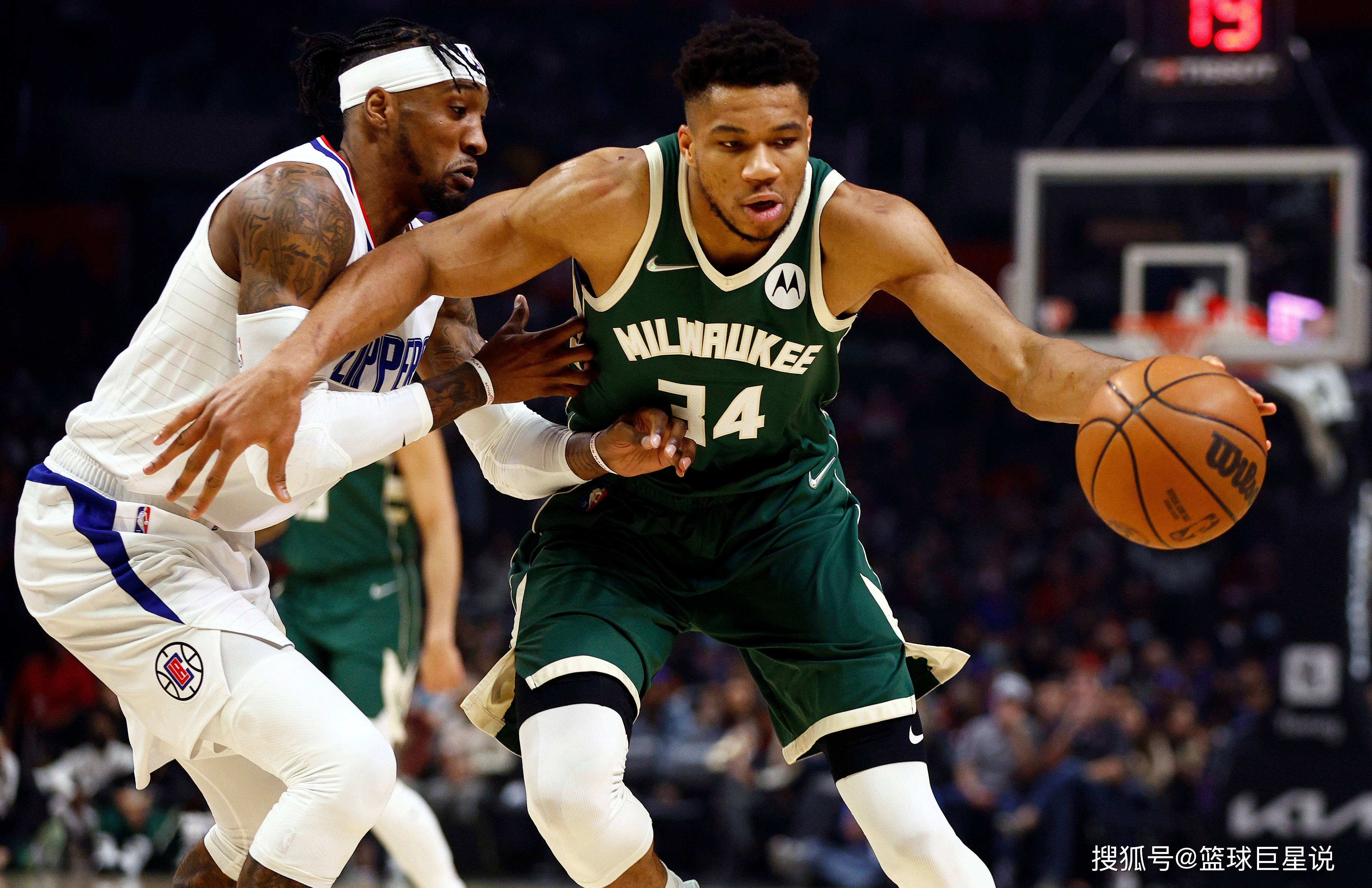 篮球篮网球迷为球队送上支持横幅（篮网球迷举起横幅为球队助威）