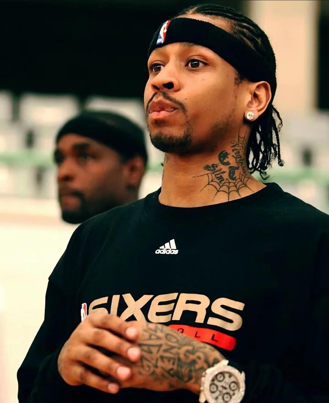 足球国足门将扑出关键点球，助球队惊险取胜（国足门将神扑关键点球，助球队险胜告捷）