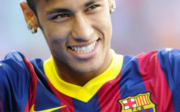 英超半场：蒂亚戈点射破门，布伦特福德暂1-0布莱顿（英超半场战报：蒂亚戈点球命中，布伦特福德暂以1-0领先布莱顿）