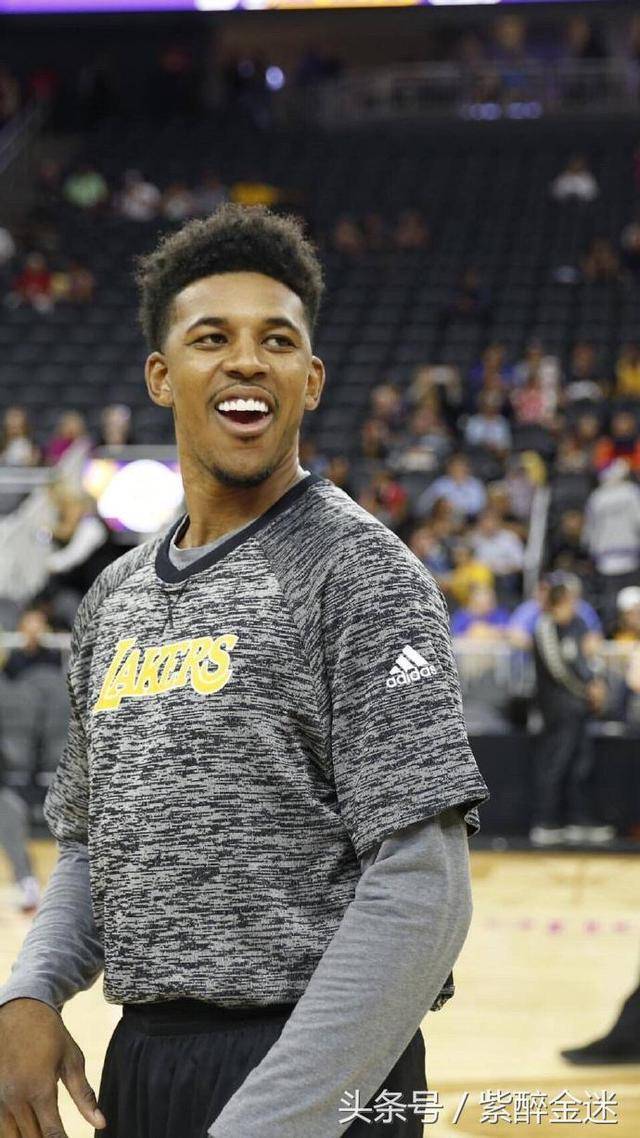 足坛共17位亿欧先生：英超西甲各7人 德甲2人法甲1人 意甲0人（足坛17位“亿欧先生”分布：英超、西甲各7人，德甲2人，法甲1人，意甲0人）