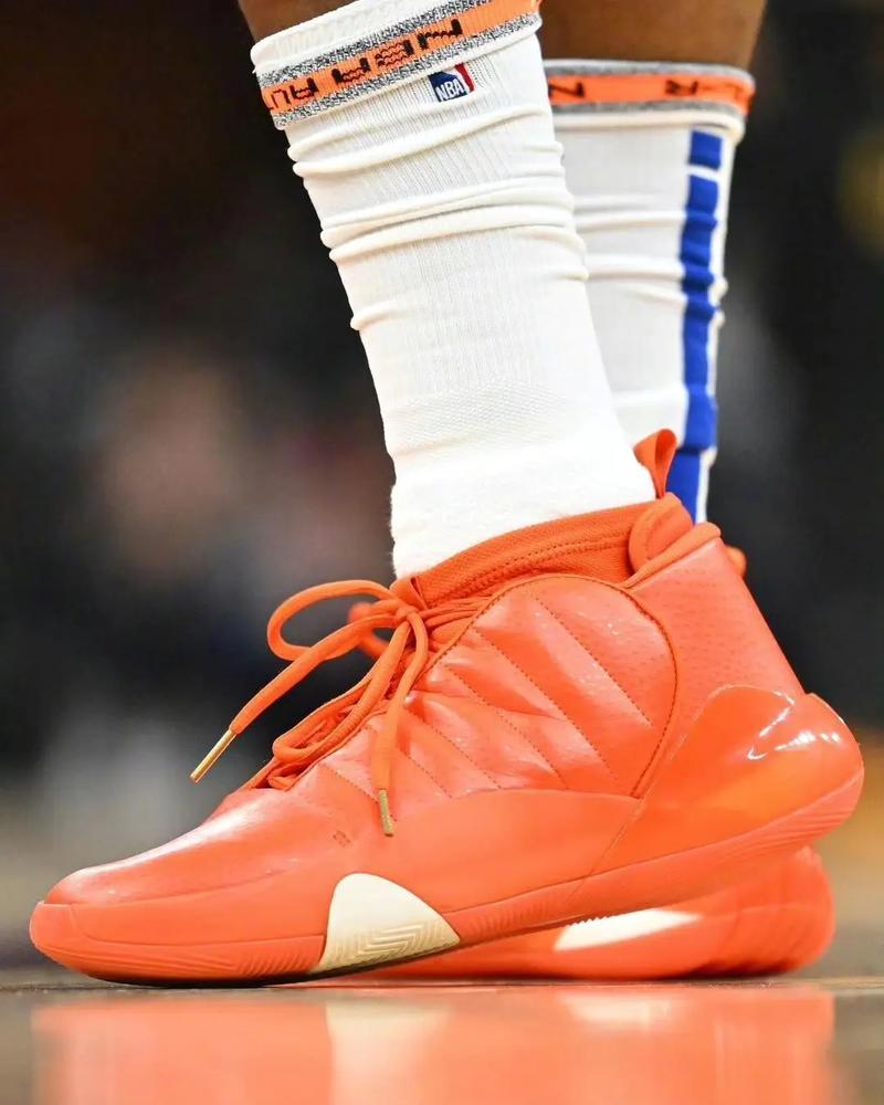 鹈鹕拒绝交易赫伯特·琼斯，湖人面临筹码困境（鹈鹕不愿放走赫伯特·琼斯，湖人陷入筹码困境）