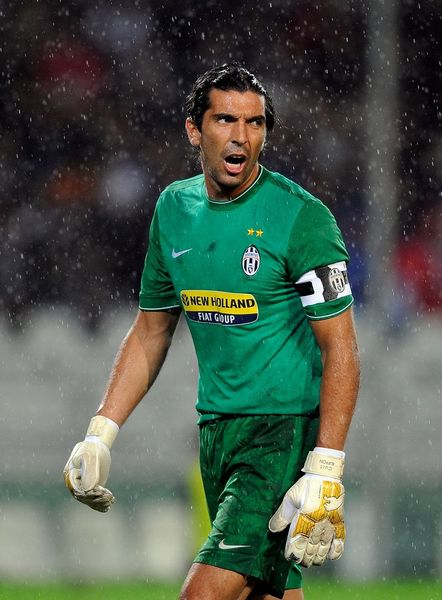 迈阿密国际美职联夺冠后，明年中北美冠军杯将直接进第二轮（迈阿密国际斩获美职联冠军，明年中北美冠军杯直接晋级次轮）