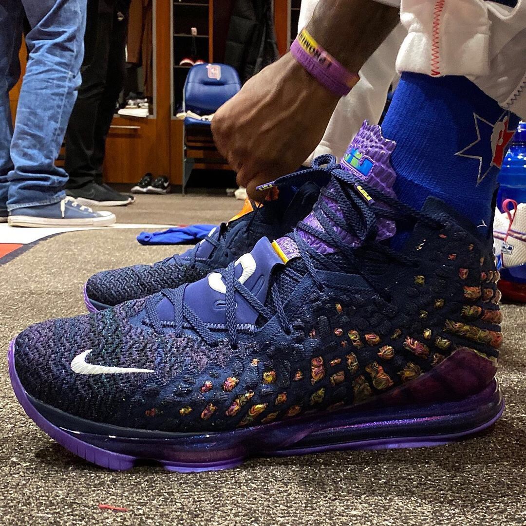 杜伦半场表现抢眼，得分篮板全面开花（杜伦半场大放异彩，得分与篮板齐爆发）