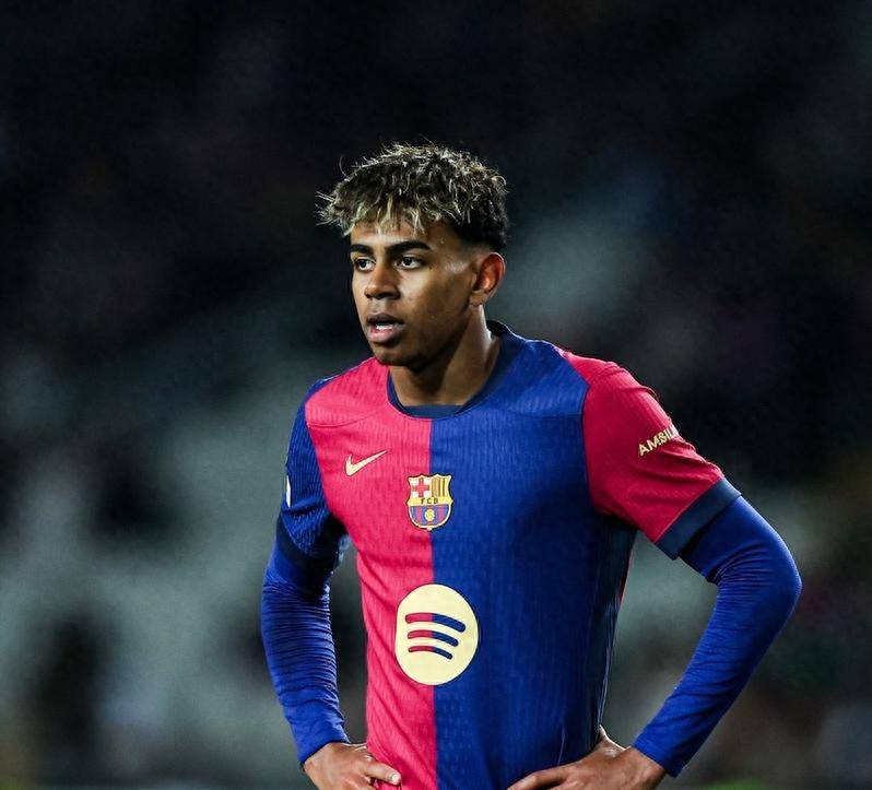 阿努诺比半场表现：三分球4中0，却拿下10分4板2断2帽（阿努诺比半场：三分4投0中仍贡献10分4板2断2帽）