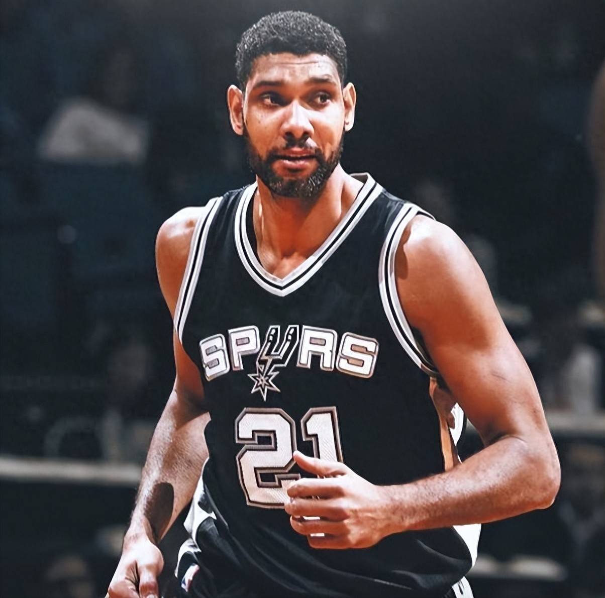 状态欠佳！迪亚洛半场3中1得到2分1篮板（手感低迷！迪亚洛半场3投仅中1，拿下2分1篮板）