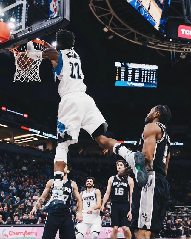 篮球勇士替补球员连续得分上双（勇士替补球员连场得分上双）