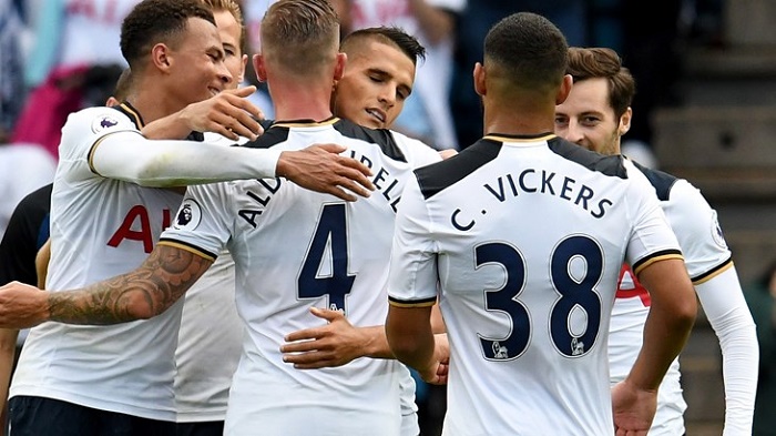 开场4分钟破门，莱万打入巴萨回归诺坎普的首粒进球（莱万回诺坎普首球，开场4分钟为巴萨先拔头筹）