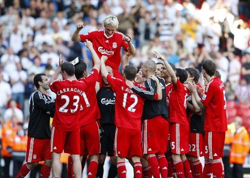 保罗生涯总助攻和抢断皆排名历史第二，仅次于斯托克顿（保罗生涯助攻与抢断双双位居历史第二，仅逊斯托克顿）