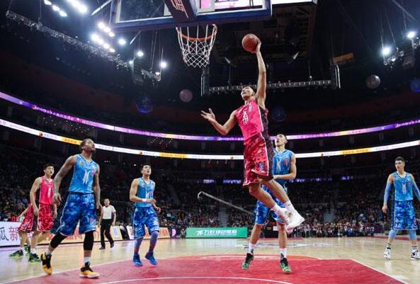 U22国足李镇全：团结且强大的集体，在正确道路上继续前进吧（U22国足李镇全：团结强大，我们将在正确道路上坚定前行）