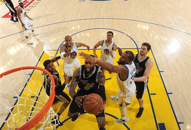 足球报：深圳新鹏城将在离队3名外援的相同位置进行补强（足球报：深圳新鹏城计划在三名离队外援的对应位置引援补强）