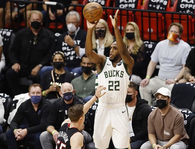 王钰栋三线作战不停歇，中超、U21联赛及国字号密集出战压力巨大（王钰栋连轴三线出击：中超、U21与国字号密集登场压力陡增）