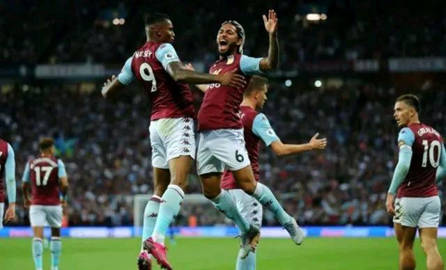 库里发布圣诞庆祝短片，穿的还是UA鞋（库里晒圣诞庆祝视频，脚上仍是UA战靴）