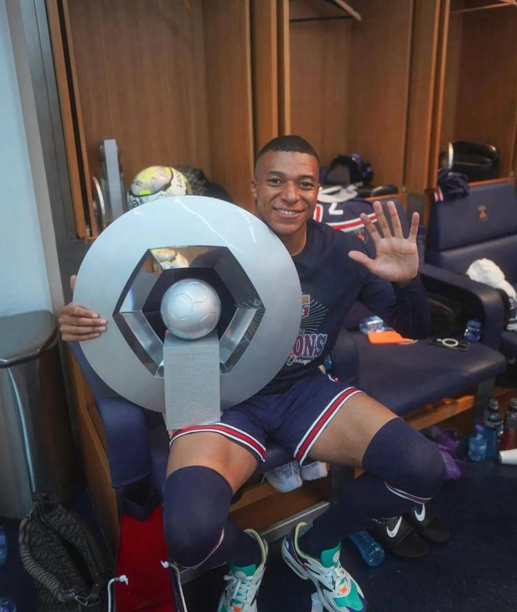 中超战报：吴曦点射、路易斯建功，申花3-1津门虎获亚军（中超快讯：吴曦点球命中、路易斯破门，申花3-1击败津门虎夺亚军）