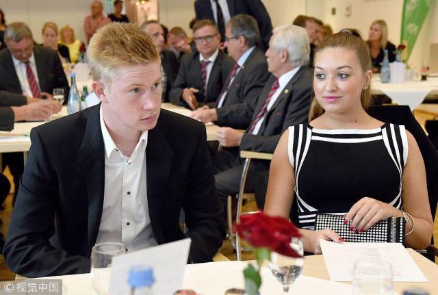 韦瑟斯庞半场轰下16分，前两节7投6中进攻极为高效（两节7中6，韦瑟斯庞半场16分效率爆棚）