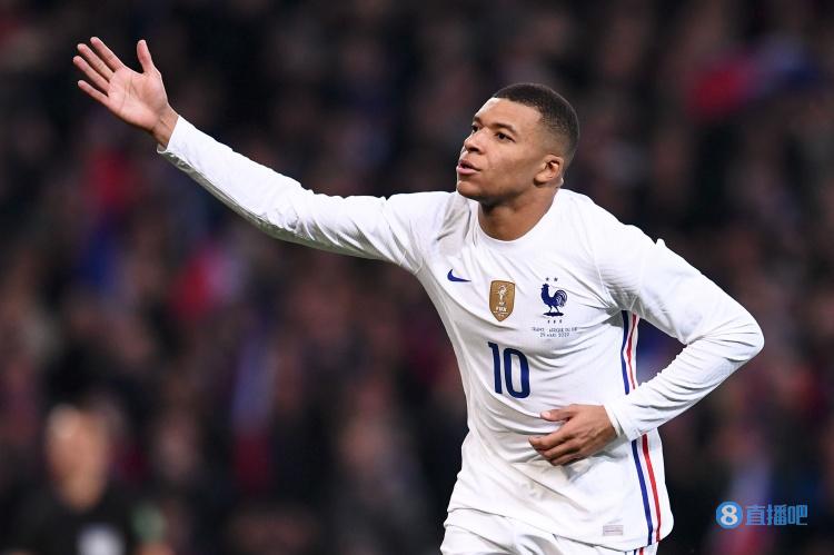 想念赛场，穆德里克晒斯坦福桥比赛照：圣诞快乐（怀念赛场，穆德里克分享斯坦福桥比赛照送上圣诞祝福）