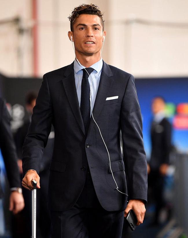 篮球篮网主力球员恢复训练，状态回升（篮网核心重返训练场，竞技状态逐步回暖）